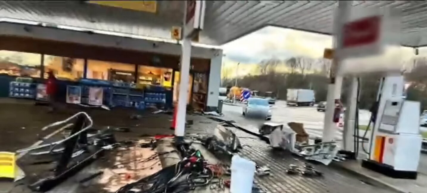 В Словакия подозират в умишлена атака българин, връхлетял бензиностанция с висока скорост