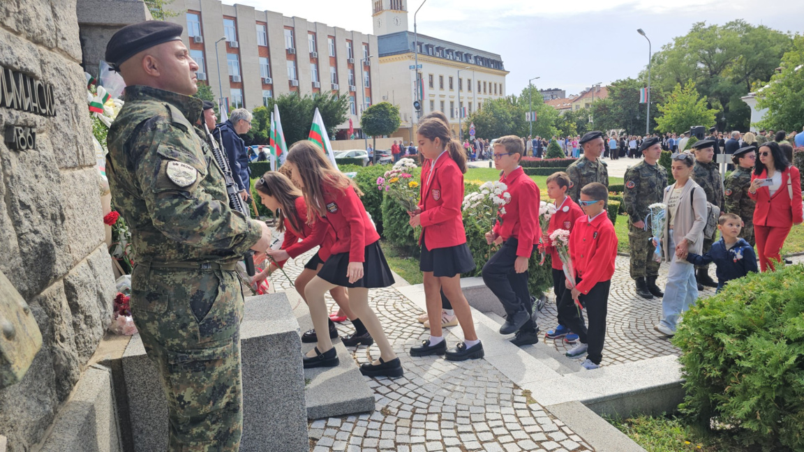 Празнична церемония за Деня на Независимостта в Сливен