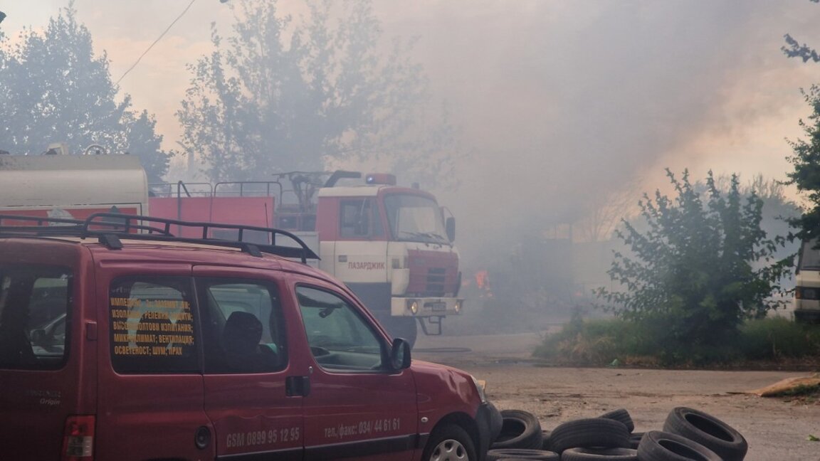 Потушен е пожарът в пазарджишкия квартал "Запад"