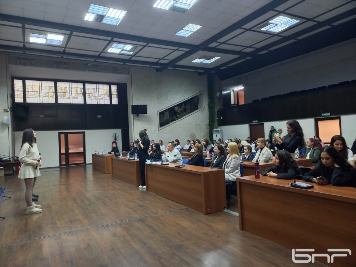 В Благоевград: Три пъти повече участници в конкурс-рецитала, посветен на будителите