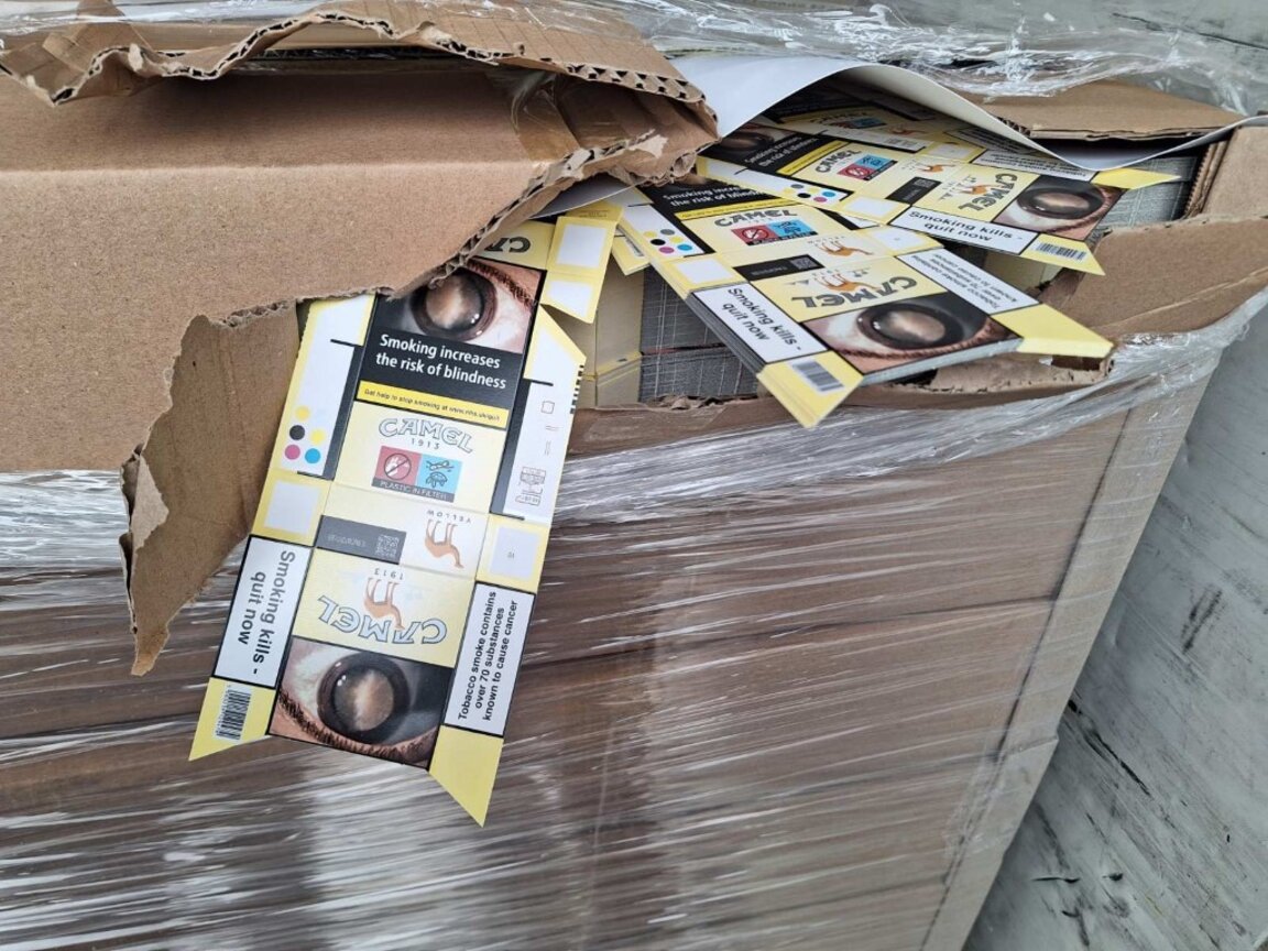 Митнически служители задържаха 20 тона материали за цигарени кутии при Видин
