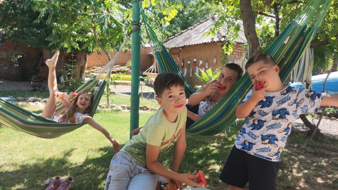 A new summer 2025 trend: Kids go offline, parents plug in