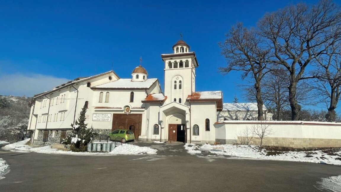 Stille, Licht und Spiritualität: Das Kloster “Hl. Petka” im Winter