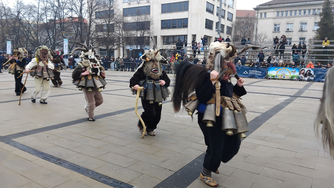 В Перник продължава фестивалът "Сурва"