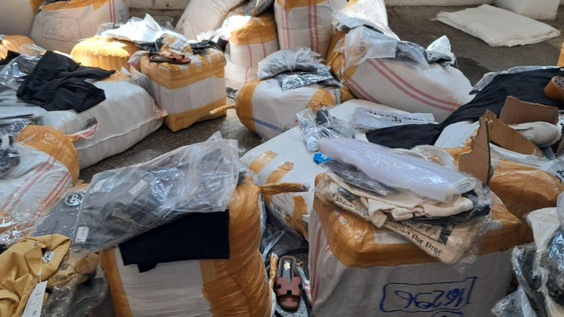 Задържаха над 11 000 фалшиви изделия на МП „Капитан Андреево“