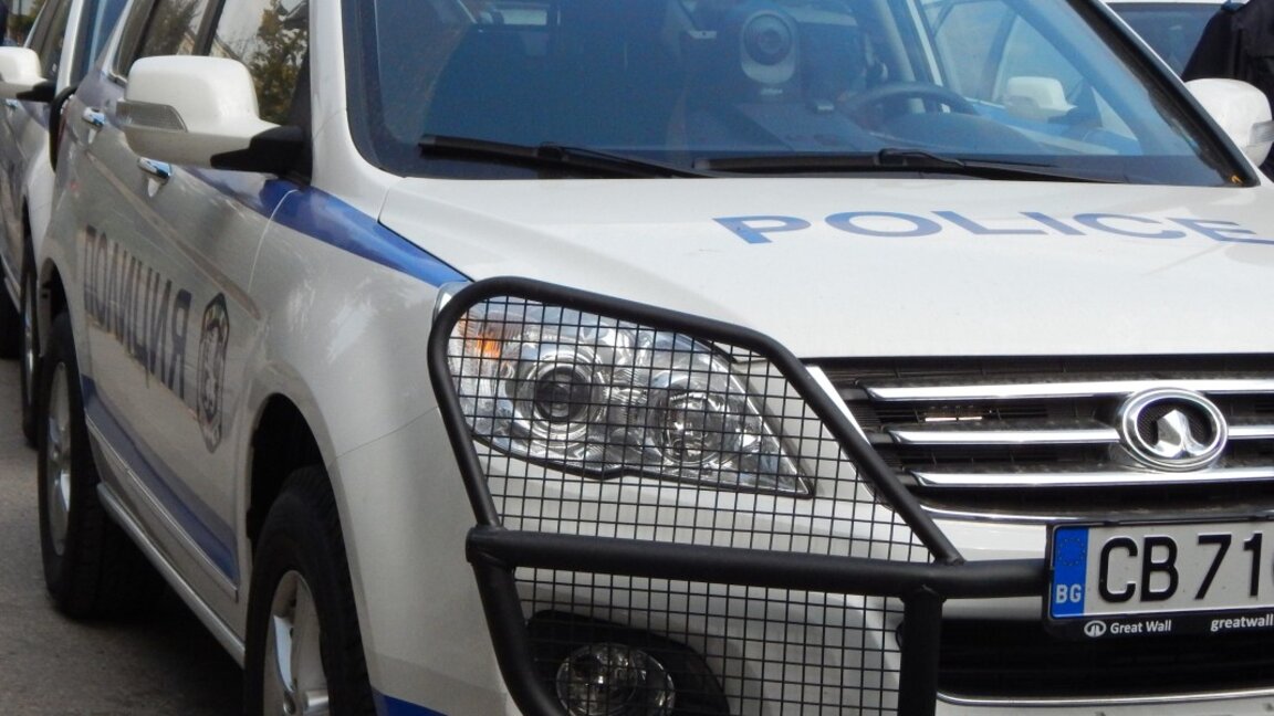 В Лом задържаха мъж, заплашвал партньорката си