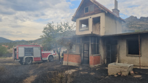 Локализиран е пожарът край Сливен, една вила е изгоряла