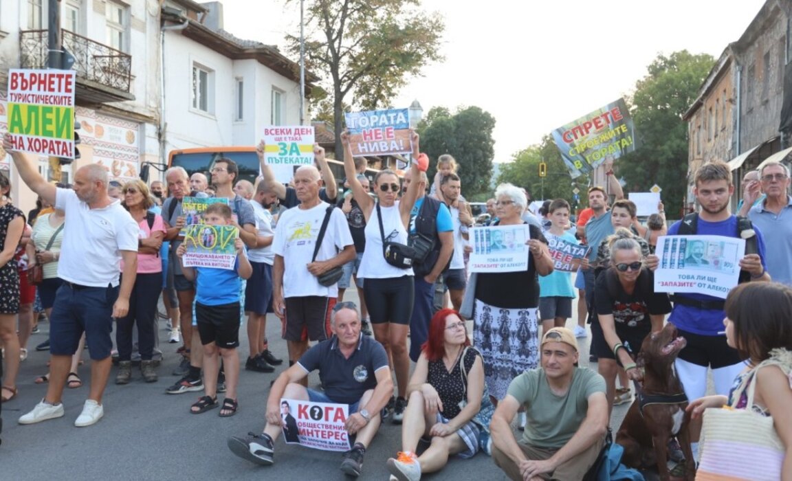 Жители на "Княжево" отново на протест за запазване на алеите на Витоша