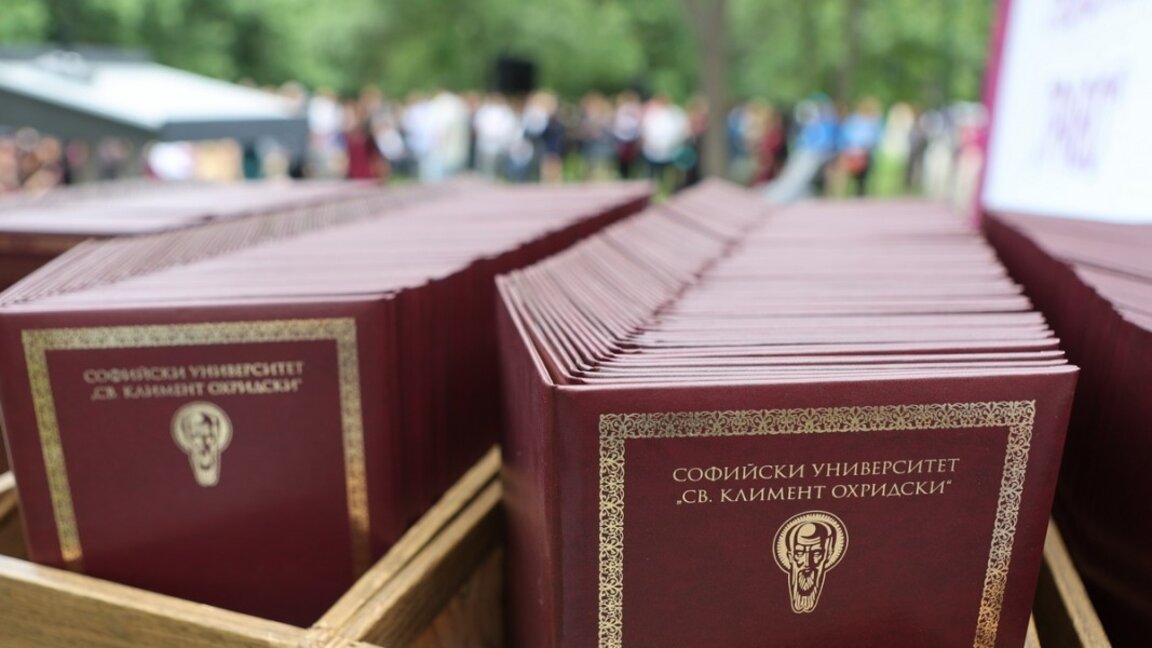 И студентите в платена форма на обучение имат право на стипендия