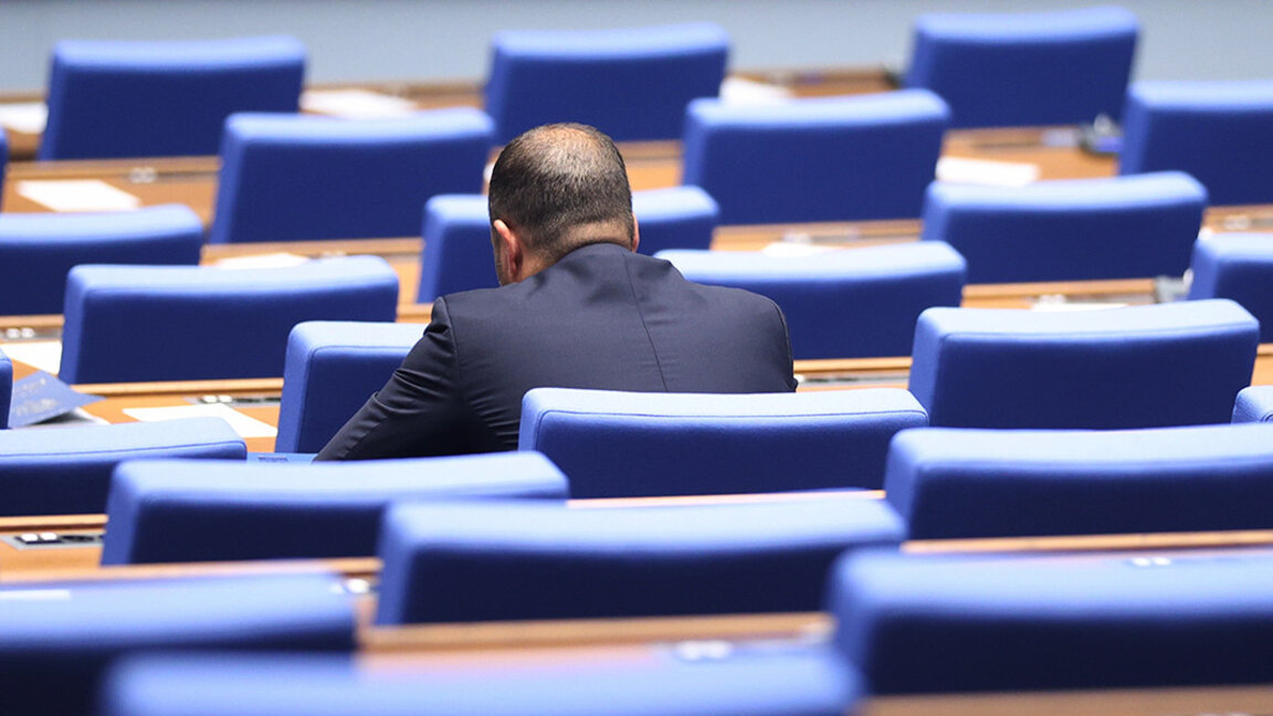 Η Βουλή δε συνεδριάζει δεύτερη μέρα λόγω της έλλειψης απαρτίας