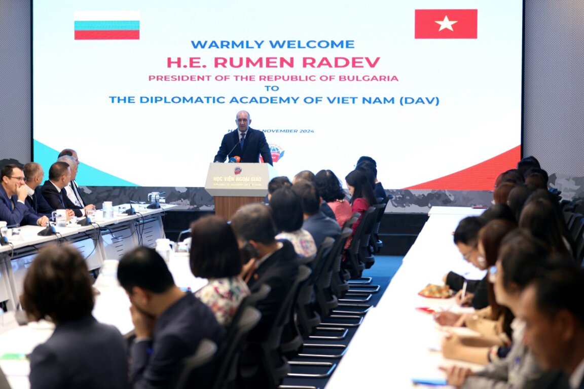 Rumen Radev în Vietnam:  Diplomația înțeleaptă poate preveni războiul