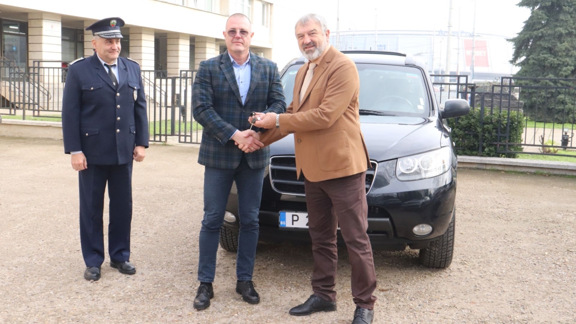 Дарение за полицията в Русе