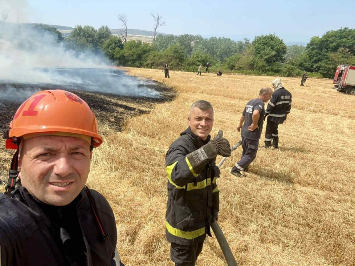 Пожарникари от Варна помагат в борбата с огъня в Тополовградско