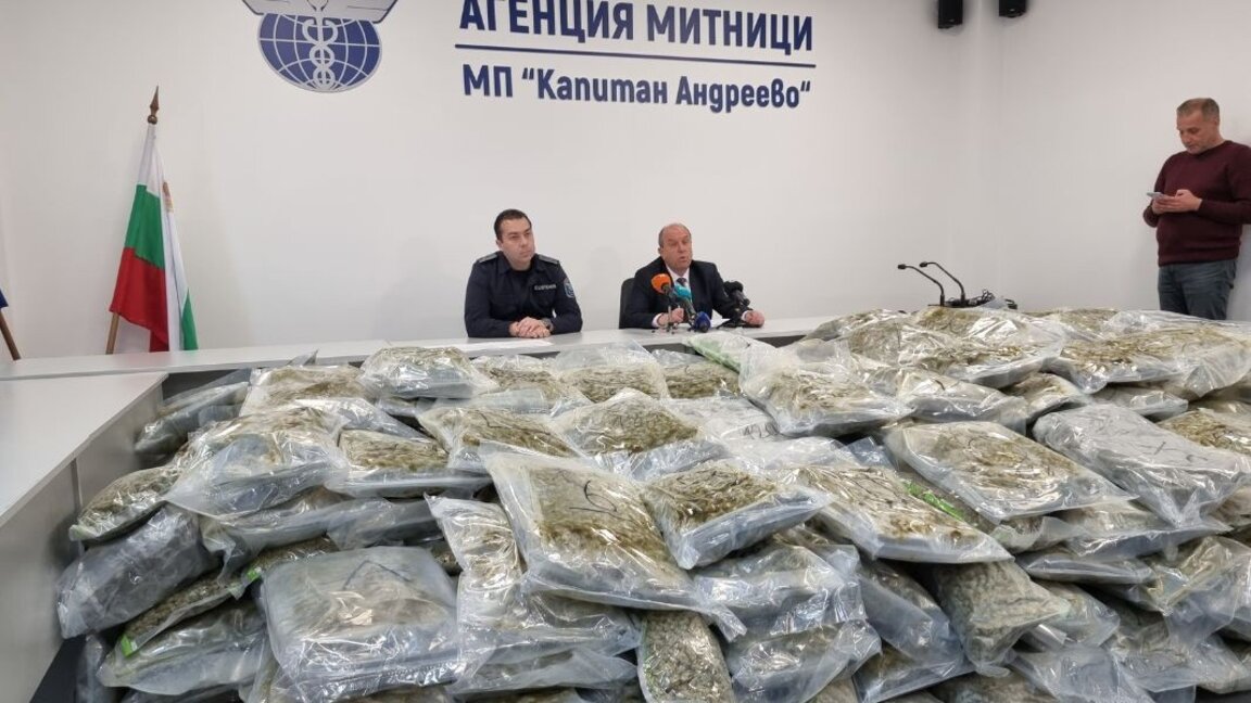 Kapıkule’de TIR’da 337 kg esrar ele geçirildi