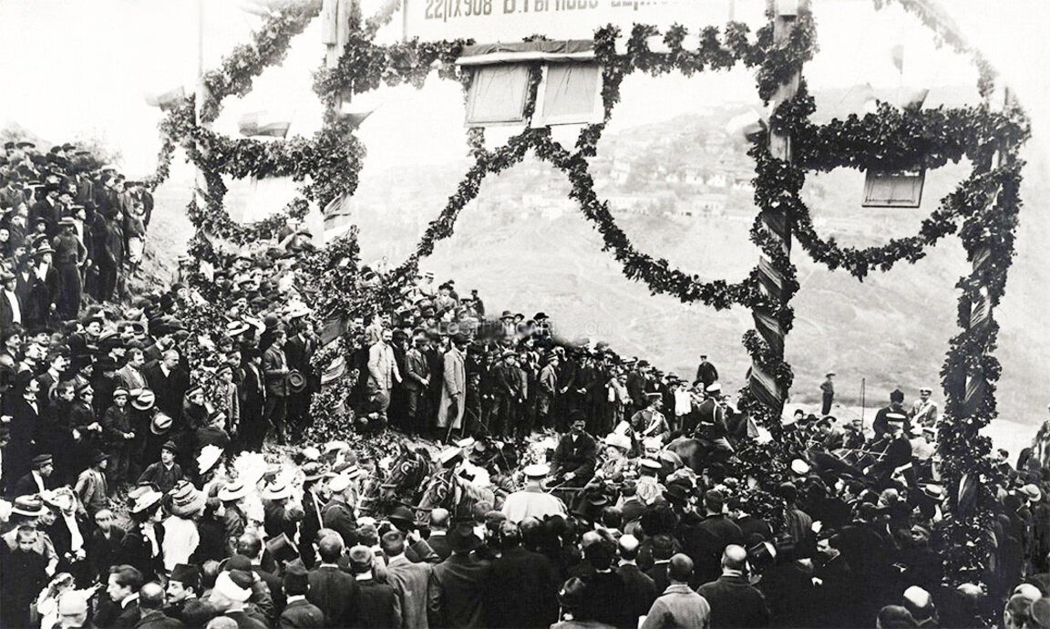 В древней столице Тырново восторженно приветствовали независимость Болгарии