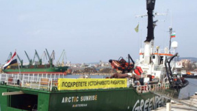 Корабът на "Грийнпийс" Arctic Sunrise акостира на Морска гара-Варна