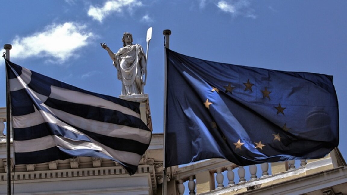 Ambasada Bulgariei în Grecia condamnă comportamentul unui bulgar care a doborât steagul grec la Kavala