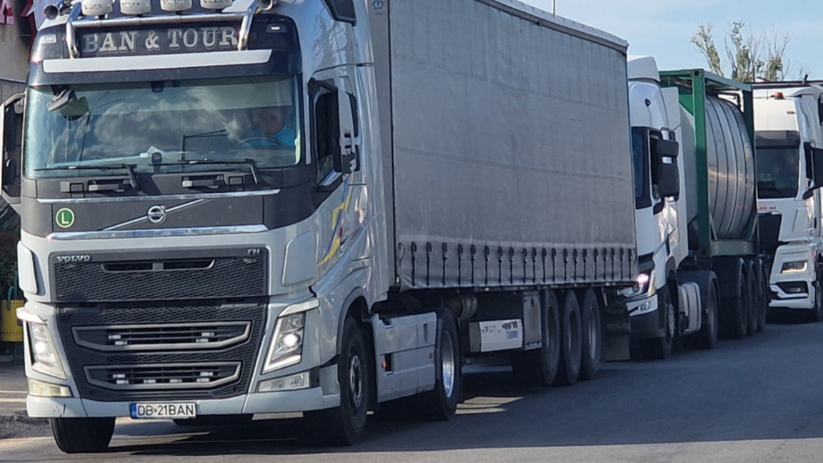 Ограниченo e движението на ТИР-ове през прохода "Предел"