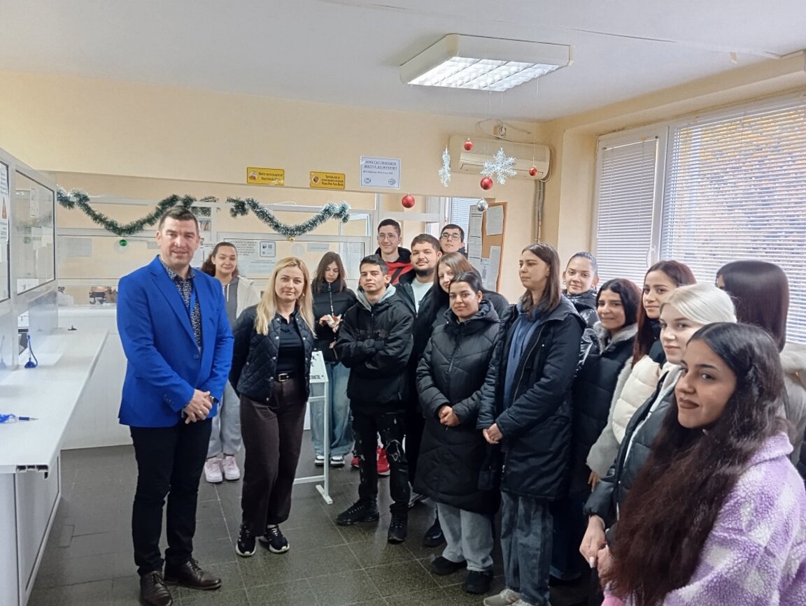 Ученици посетиха НОИ в Монтана за празника на институцията