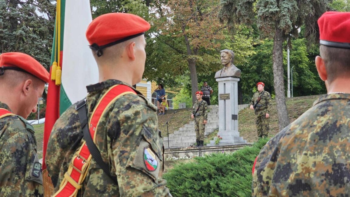 Почитаме паметта на Левски