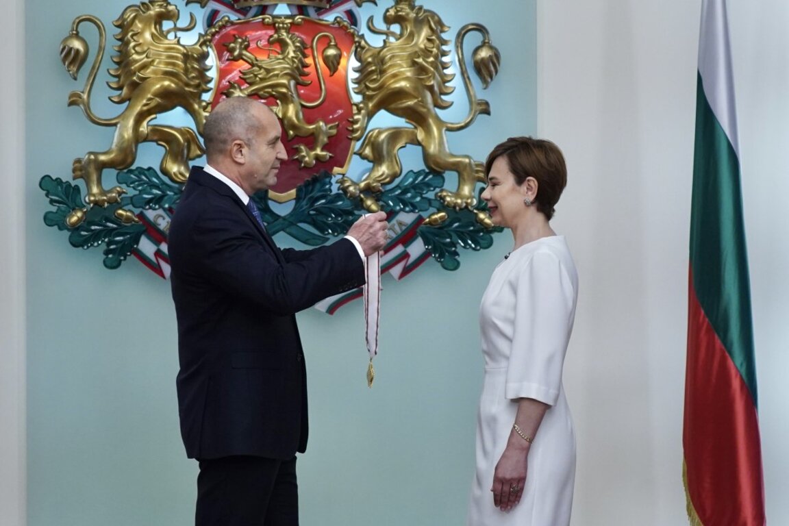Cumhurbaşkanı Rumen Radev, Türkiye Cumhuriyeti'nin Bulgaristan Büyükelçisi Aylin Sekizkök'e I. derece “Madarski konnik” Nişanını takdim etti