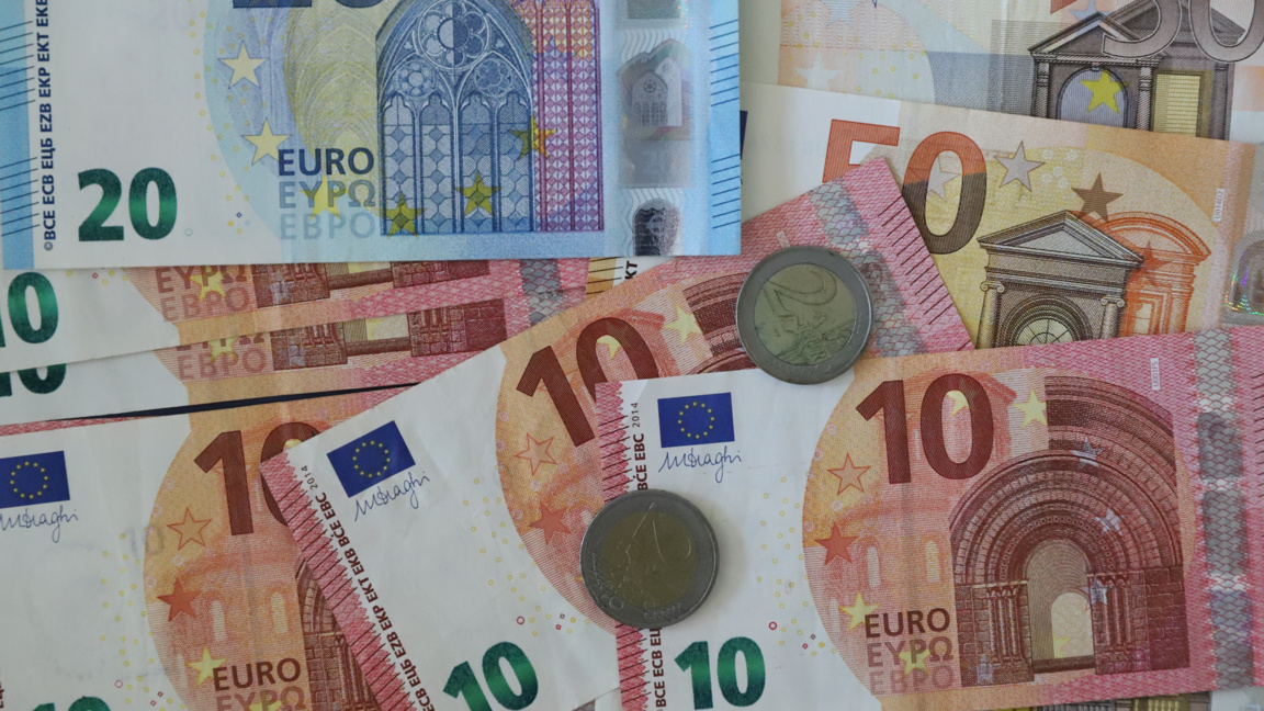 Разходи за час труд в ЕС: България - 12 евро, средно в еврозоната - 38