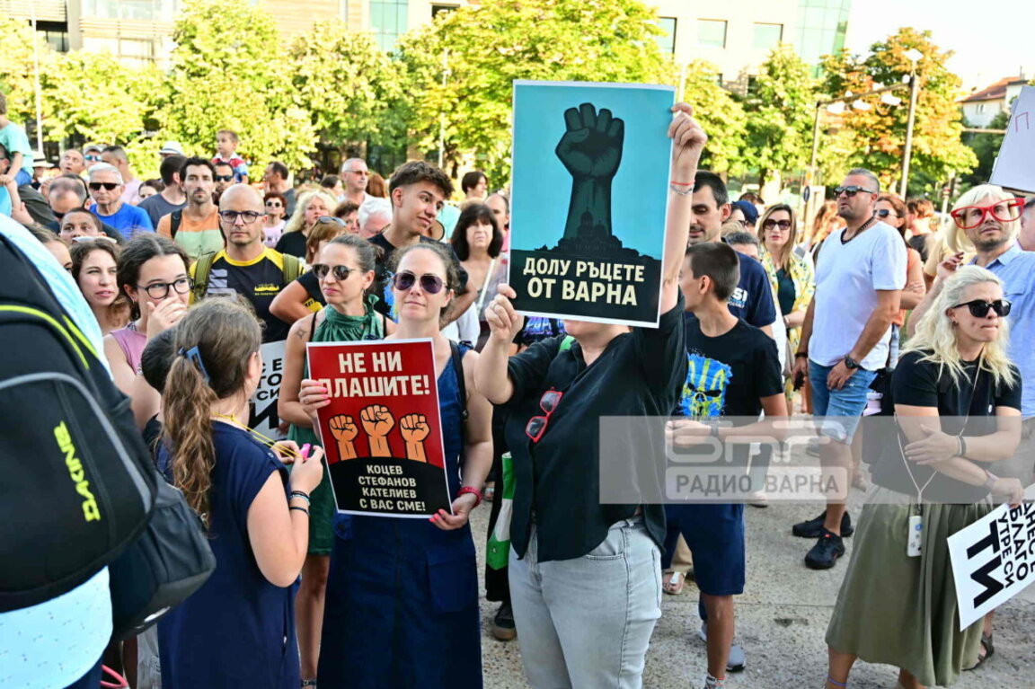 Варна с втори протест в подкрепа на кмета Благомир Коцев (СНИМКИ)