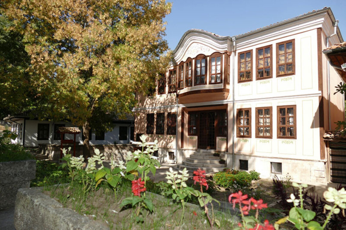 Дарете за Сребровата къща