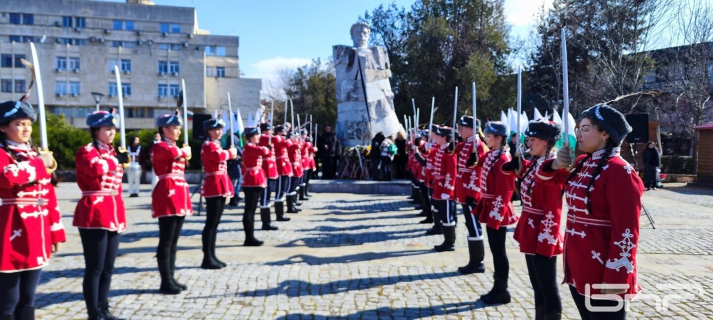 Стотици отдадоха почит на Дякона в Кърджали