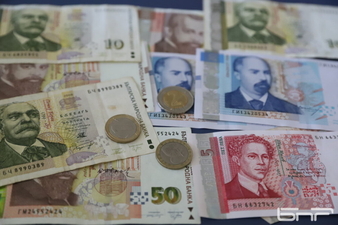 С 3,5% нараства средната работна заплата, в столицата е над 3000 лв.