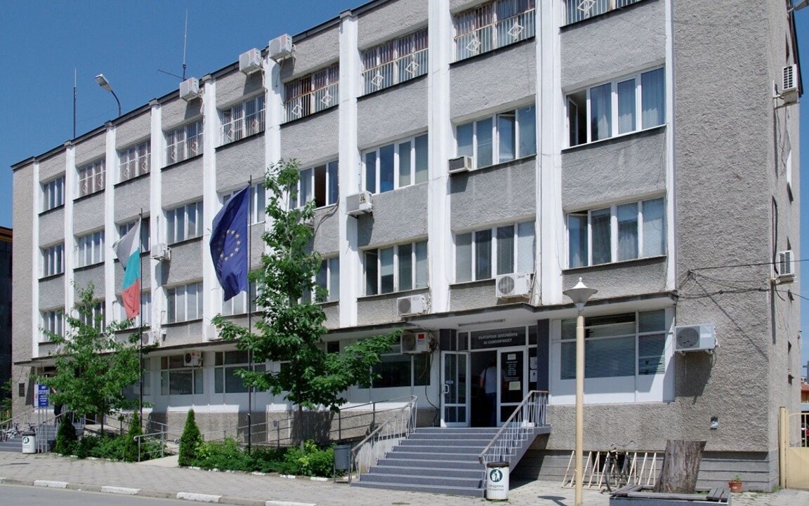 Раниха полицай в Казанлък по време на дежурство