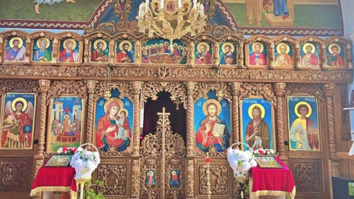 Нов иконостас монтираха в църквата в село Тополи