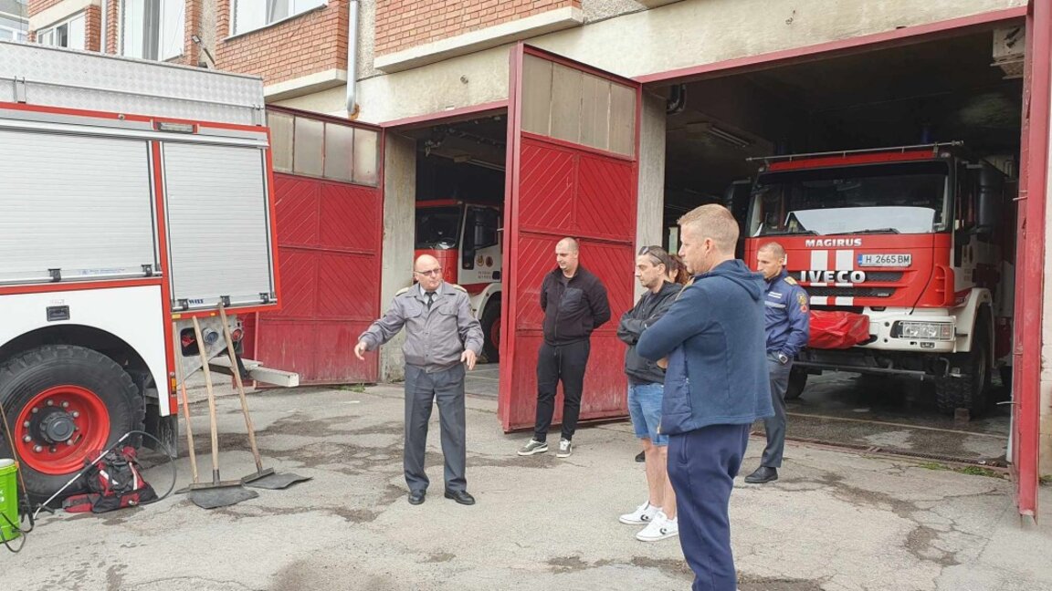 Доброволци в пожарната