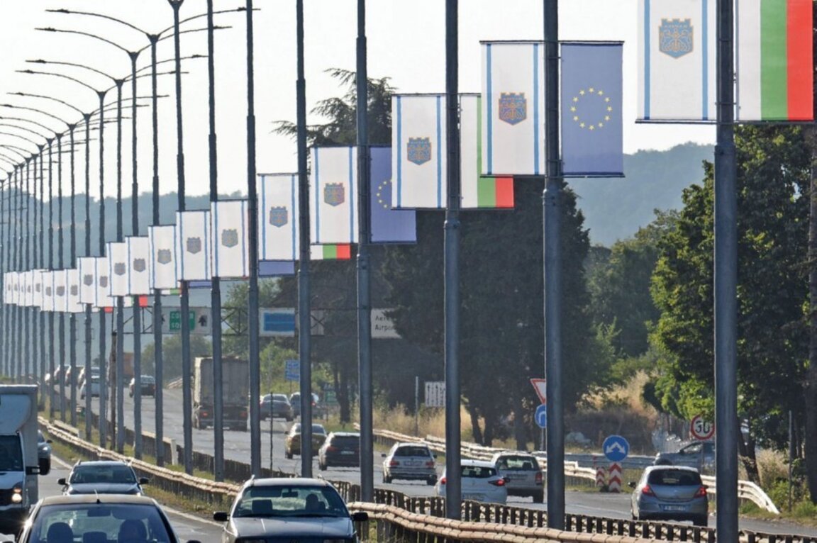 Гостите на Варна ще бъдат посрещани от 174 знамена на България, ЕС и флага на морската столица