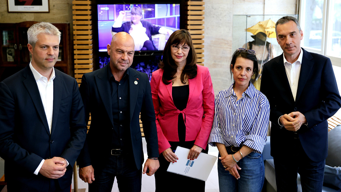 Auf dem Foto (von links nach rechts): der Bürgermeister der Gemeinde Warna, Blagomir Kozew, der Bürgermeister der Gemeinde Plowdiw, Kostadin Dimitrow, die Generaldirektorin des Bulgarischen Nationalen Fernsehens BNT, Milena Milotinowa, die stellvertretende Bürgermeisterin der Hauptstadtgemeinde für Kultur und Tourismus, Irina Dakowa, sowie der Bürgermeister der Gemeinde Burgas, Dimitar Nikolow