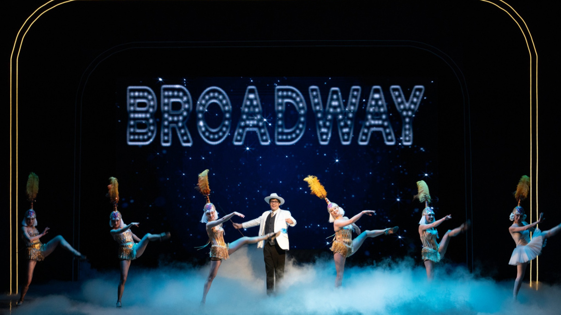 Сцена от мюзикъла “Продуцентите“