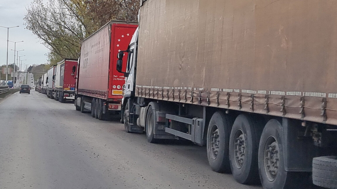 Restricții de trafic pentru camioane grele în regiunea Ruse, din cauza caniculei