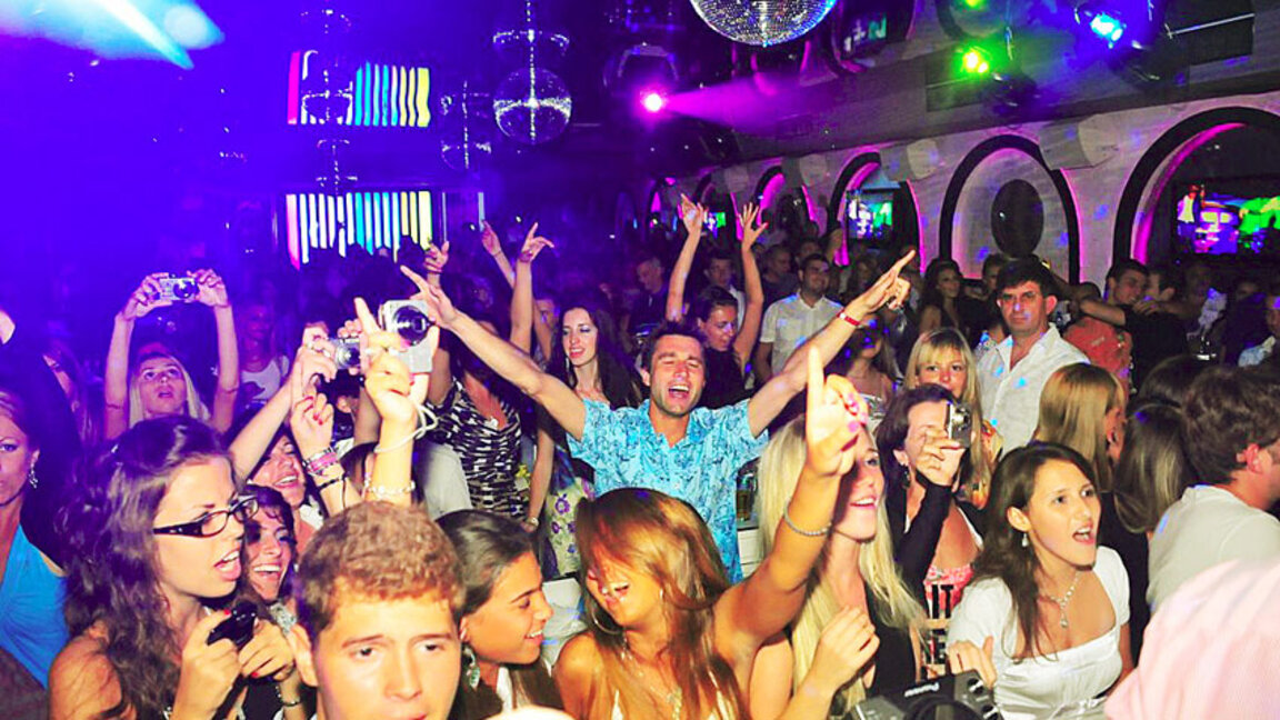 Варненската полиция установи над 100 непълнолетни без придружители по заведения и дискотеки. Родителите им ще бъдат глобени