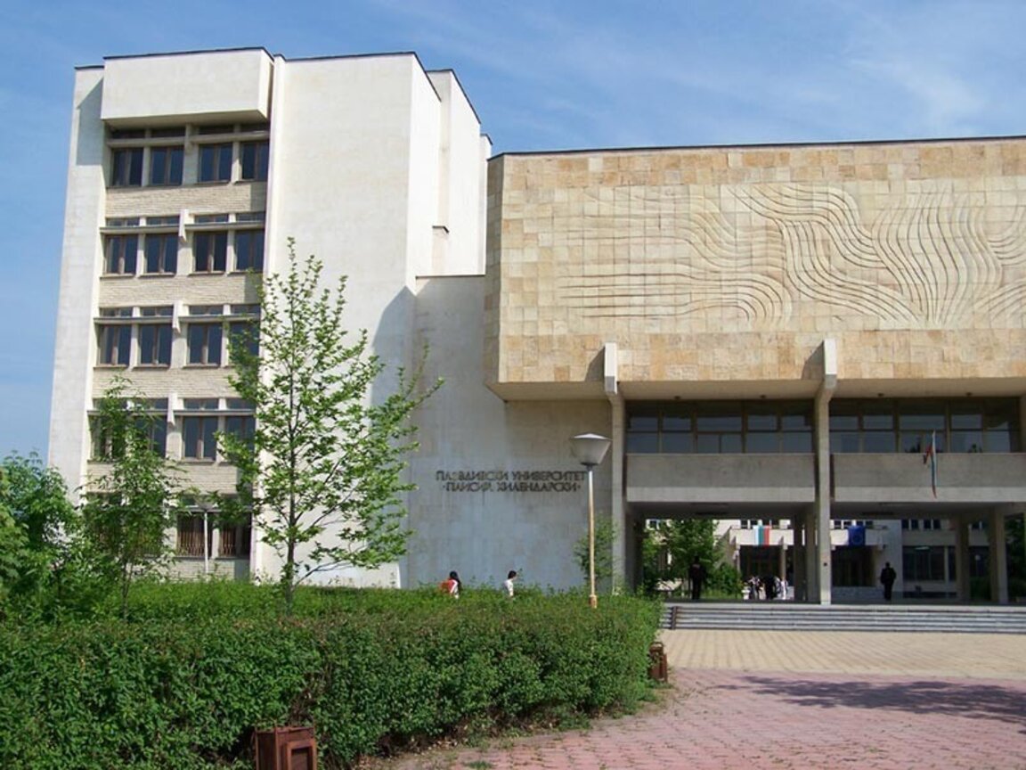 Студенти в ПУ "Паисий Хилендарски" излизат на протест заради драстично повишение на таксите за платено обучение