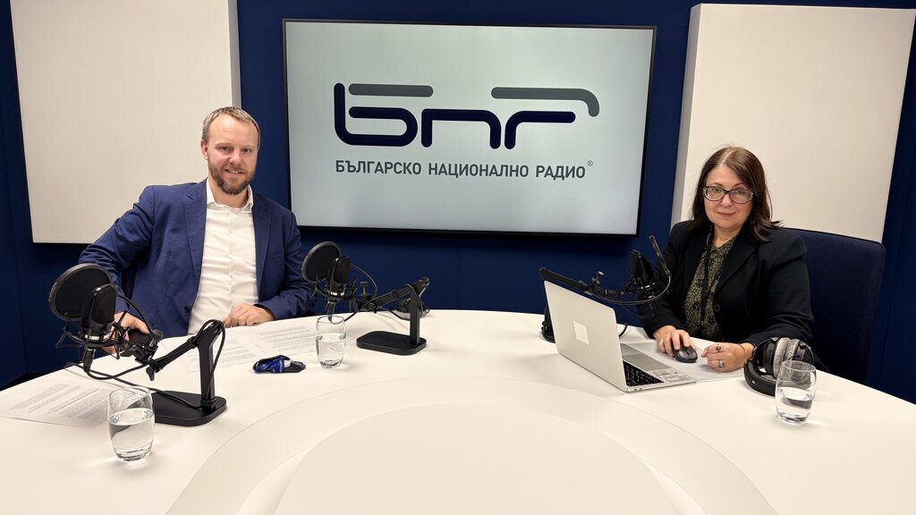 MEP Daniel Freund and BNR's Irina Nedeva in the Radio Studios complex at the European Parliament in Strasbourg (21 October 2026)