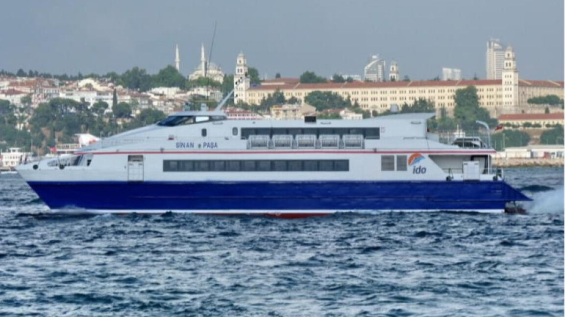 Fırtınalı deniz nedeniyle ilk İstanbul- Burgas - İstanbul turistik feribot seferi bahara ertelendi