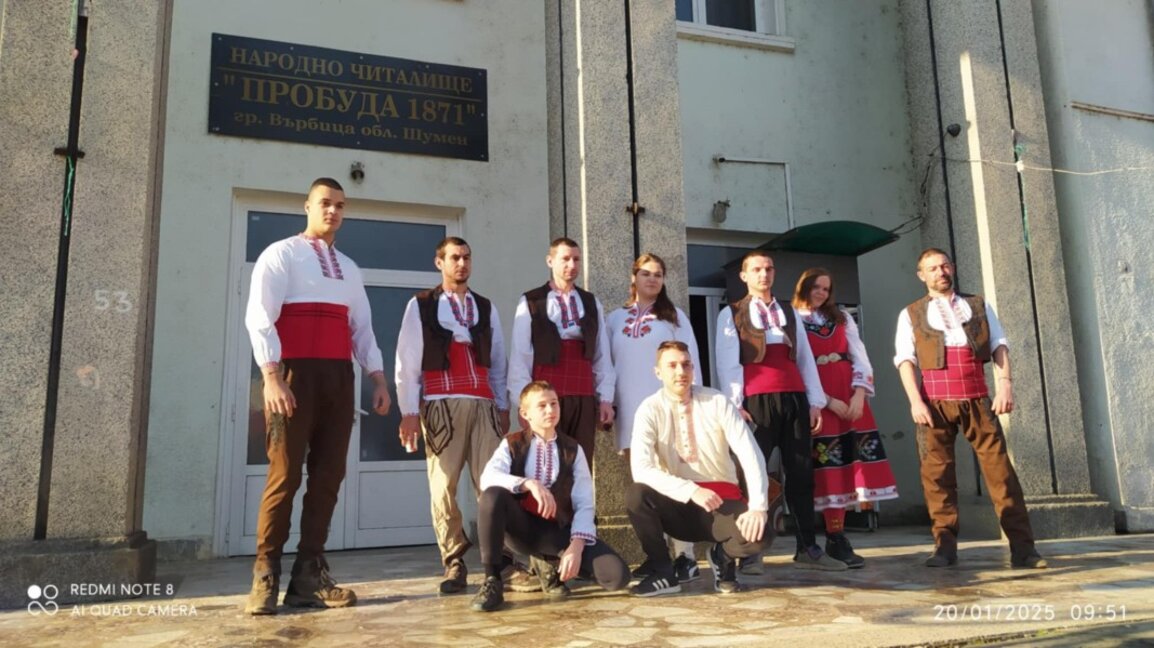 Къпаха зетьове в реката