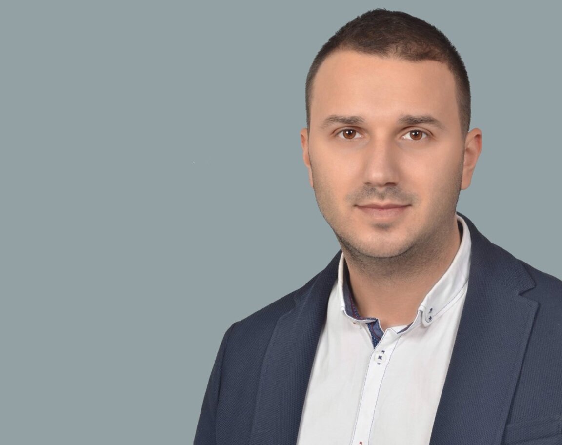 Искат токът в общежитията да е на цени за битови потребители