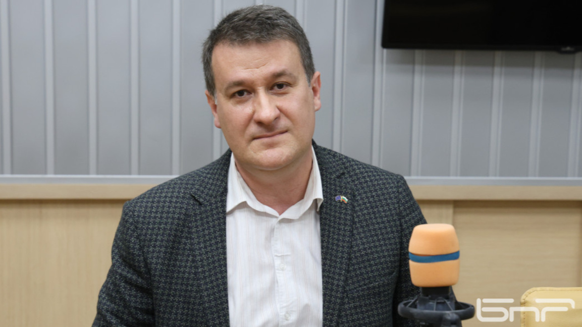 Доц. Милен Любенов