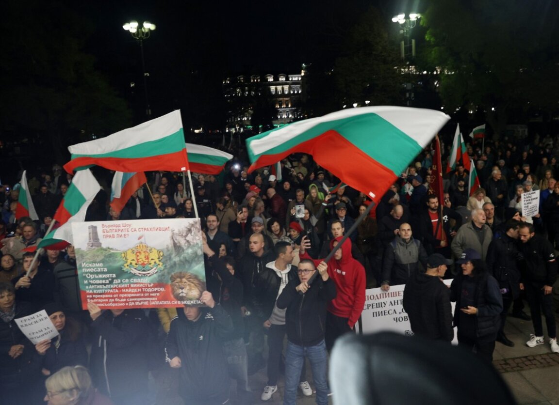 Отзвук от протеста пред Народния театър