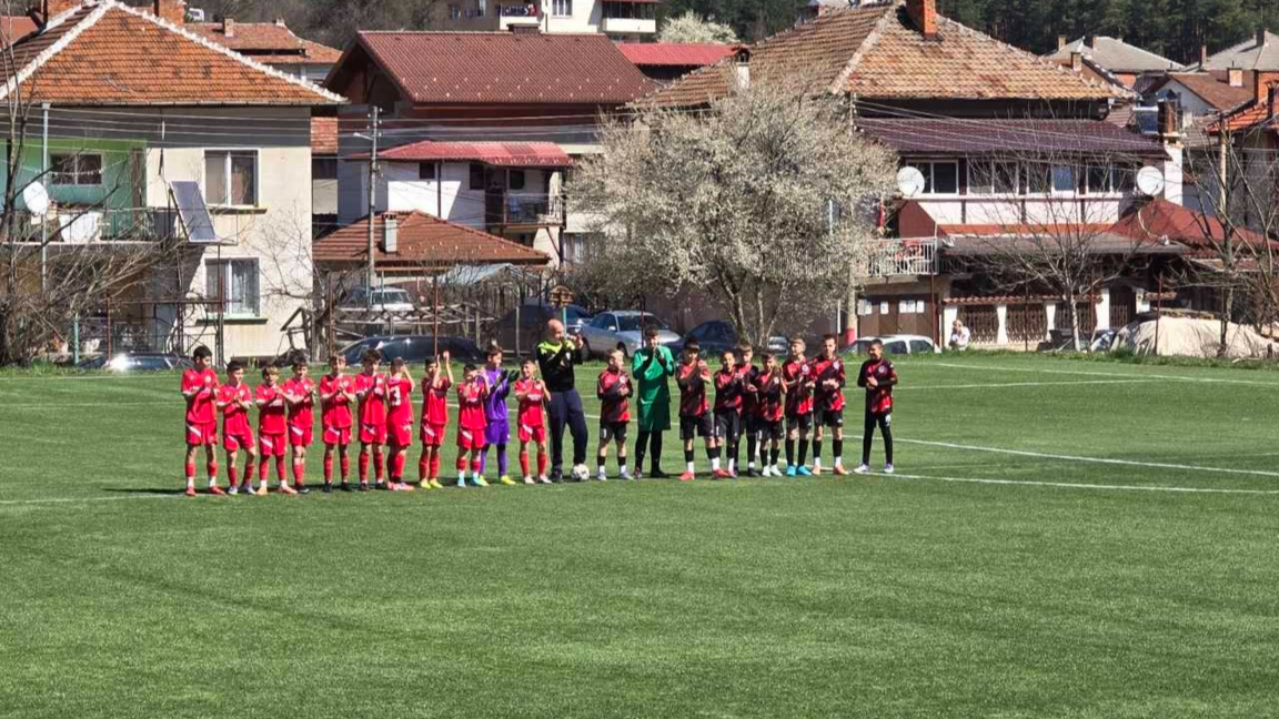 ДЮШ на Мездра победи ЦСКА на турнира в Етрополе
