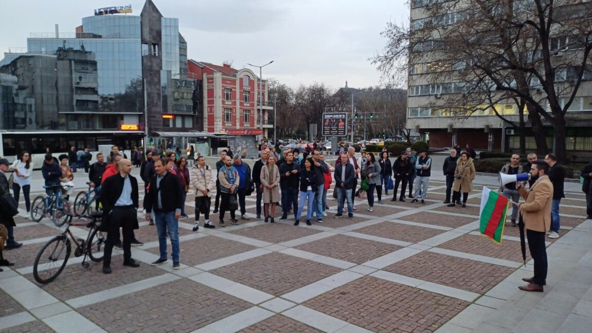 Десетки пловдивчани на протест заради скандала с вота