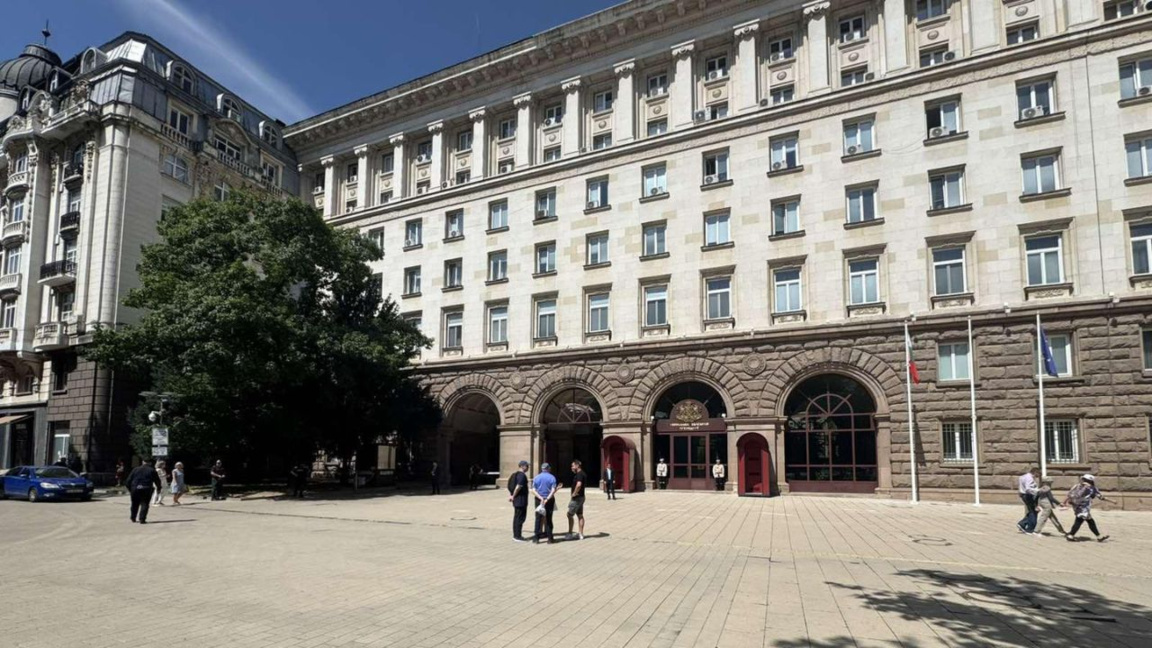 Поступил сигнал о взрывном устройстве в президентстве 