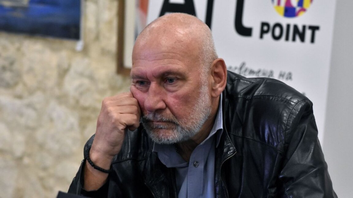 проф. Николай Овчаров