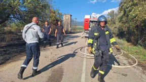 Пожар гори между къщи в благоевградското село Дъбрава